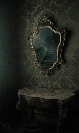O Espelho. De volta ao Espelho... e ao seu obscuro reflexo. (Pinterest)
